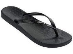 Japonki plażowe damskie Ipanema Anatomic Tan Fem. Czarne klapki Ipanema, bez wzorów, z gumy, bez obcasa, na płaskiej podeszwie. Za 52.99 zł.