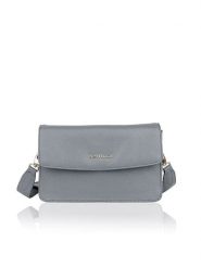 Bellicci Skórzana torebka "Caprisha" w kolorze błękitnym - 24 x 15 x 7 cm rozmiar: onesize. Niebieskie torby na ramię Bellicci, bez wzorów, z materiału, na ramię, bez dodatków. Za 275.40 zł.