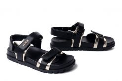 Artiker Relaks 58C0252 black/gold, sandały damskie. Czarne sandały Artiker Relaks, bez wzorów, ze skóry, bez obcasa, na płaskiej podeszwie, bez zapięcia. Za 239.90 zł.