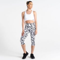 Damskie legginsy sportowe 3/4 Influential. Białe legginsy sportowe Dare 2b, bez wzorów, na fitness i siłownię. W wyprzedaży za 75.99 zł.