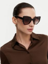 Guess Okulary przeciwsłoneczne GU00154 Brązowy. Brązowe okulary przeciwsłoneczne Guess, z aplikacjami, z tworzywa sztucznego. Za 389.99 zł.