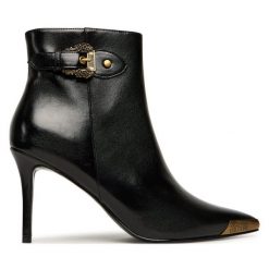 Botki Versace Jeans Couture. Czarne botki Versace Jeans Couture, bez wzorów, z jeansu, bez obcasa, na szpilce, bez zapięcia. Za 1,269.00 zł.