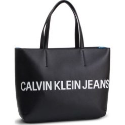 Torebka CALVIN KLEIN JEANS - Sculpted Logo E/W Tote K60K605246 001. Czarne shopper Calvin Klein Jeans, bez wzorów, z jeansu, duże, bez dodatków. W wyprzedaży za 339.00 zł.