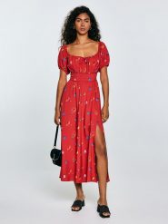 BIG STAR Sukienka w kolorze czerwonym rozmiar: S. Czerwone sukienki Big Star, s, bez wzorów, z wiskozy, retro, bez kołnierzyka, bez ramiączek, midi. Za 174.99 zł.