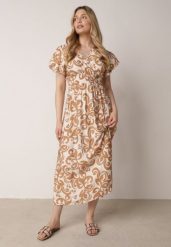 Brązowa Wiskozowa Sukienka z Kopertowym Dekoltem i Gumkami w Talii Shyraya. Brązowe sukienki Born2be, na co dzień, l, bez wzorów, z materiału, bez kołnierzyka, bez ramiączek, midi, dopasowane. Za 79.99 zł.