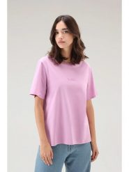 Woolrich Koszulka "Logo" w kolorze jasnoróżowym rozmiar: M. Różowe bluzki Woolrich, m, bez wzorów, z bawełny, bez kołnierzyka, bez ramiączek. Za 142.53 zł.