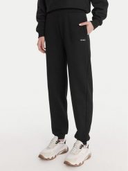 Guess Spodnie dresowe V6RB15 K9V31 Czarny Regular Fit. Czarne spodnie dresowe Guess, xxs, z aplikacjami, z bawełny. Za 299.99 zł.