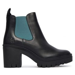 Botki Fly London. Czarne botki Fly London, bez wzorów, bez obcasa, na słupku, bez zapięcia. Za 709.99 zł.