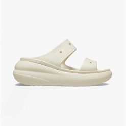 Sandały damskie na platformie Crocs CRUSH. Białe sandały Crocs, bez wzorów, sportowe, bez obcasa, na platformie, bez zapięcia. W wyprzedaży za 199.00 zł.
