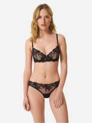 Bluebella Figi klasyczne Marseille 42295-BK Czarny. Czarne figi BlueBella, bez wzorów, z wiskozy. Za 79.99 zł.