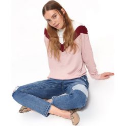 BLUZA NIEROZPINANA DAMSKA. Czerwone bluzy TOP SECRET, na lato, bez wzorów, z bawełny, bez kaptura. Za 79.99 zł.