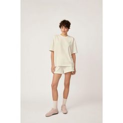T-shirt Kubota ecru damski. Koszulki sportowe Kubota, bez wzorów, z materiału, bez ramiączek. W wyprzedaży za 59.99 zł.