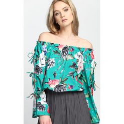 Zielona Bluzka Believe In Me. Zielone bluzki Born2be, s, bez wzorów, bez kołnierzyka, bez ramiączek. Za 24.99 zł.