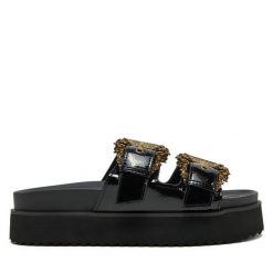 Klapki Versace Jeans Couture. Czarne klapki Versace Jeans Couture, bez wzorów, z jeansu, bez obcasa. Za 649.99 zł.