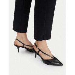 Szpilki Tamaris. Czarne szpilki Tamaris, bez wzorów, bez obcasa, na szpilce, bez zapięcia. Za 242.99 zł.