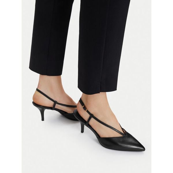 Szpilki Tamaris. Czarne szpilki Tamaris, bez wzorów, bez obcasa, na szpilce, bez zapięcia. Za 242.99 zł.
