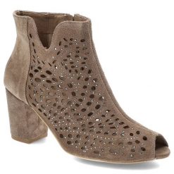 Brązowe Botki Exquisite Damskie Modne Obuwie. Brązowe botki EXQUISITE, w ażurowe wzory, ze skóry, bez obcasa, na słupku, bez zapięcia. Za 369.00 zł.