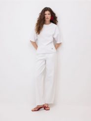 Jeansy barrel leg - złamana biel. Jeansy Reserved, bez wzorów. Za 199.99 zł.