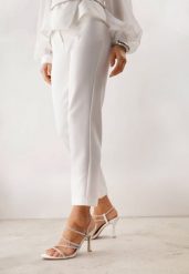 Białe Cyrkoniowe Sandały na Szpilce w Koktajlowym Stylu Coramere. Białe sandały Renee, bez wzorów, z satyny, eleganckie, bez obcasa, na obcasie, bez zapięcia. Za 129.99 zł.