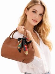 Florence Bags Skórzana torebka "Wesa" w kolorze jasnobrązowym - 33 x 20 x 16 cm rozmiar: onesize. Brązowe torebki klasyczne Florence Bags, bez wzorów, z materiału, przez ramię, bez dodatków. Za 217.99 zł.