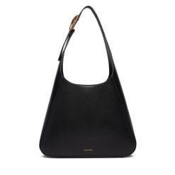 Torebka Calvin Klein. Czarne torebki klasyczne Calvin Klein, bez wzorów, bez dodatków. Za 649.99 zł.