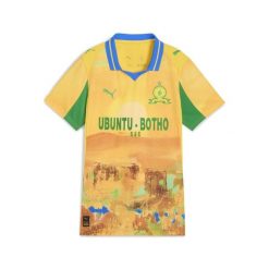 Damska koszulka KIDSUPER × MAMELODI SUNDOWNS PUMA Pelé Yellow Fast Green. Zielone bluzki Puma, bez wzorów, sportowe, bez kołnierzyka, bez ramiączek. Za 439.00 zł.