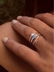 OR Carats Złoty pierścionek z diamentami i kamieniem szlachetnym rozmiar: 56. Żółte pierścionki OR Carats, z diamentem, złote. Za 500.99 zł.