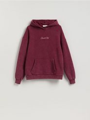 Bawełniana bluza z napisem - ciemnofioletowy. Fioletowe bluzy Reserved, l, bez wzorów, z bawełny, bez kaptura. Za 149.99 zł.