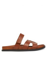 Gino Rossi Klapki MOIRA-E2527666 Brązowy. Brązowe klapki Gino Rossi, bez wzorów, ze skóry, bez obcasa. Za 249.99 zł.