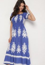 Niebieska Sukienka o Kroju Hiszpanki Zdobiona Orientalnym Wzorem Aravine. Niebieskie sukienki Born2be, na co dzień, na lato, l, z aplikacjami, z jeansu, eleganckie, bez kołnierzyka, bez ramiączek, mini. Za 79.99 zł.