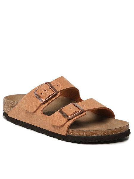 Birkenstock Klapki Arizona 1025046 Brązowy. Brązowe klapki Birkenstock, bez wzorów, z syntetyku, bez obcasa. Za 319.00 zł.
