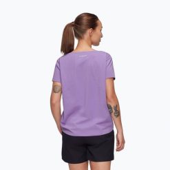Koszulka damska Mammut Seon Playground. Fioletowe bluzki Mammut, bez wzorów, casualowe, bez kołnierzyka, bez ramiączek. Za 179.99 zł.