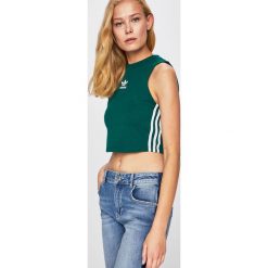 Adidas Originals - Top. Zielone topy Adidas Originals, z aplikacjami, z bawełny, bez kołnierzyka, bez ramiączek. W wyprzedaży za 89.90 zł.