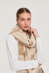 Szalik beżowy. Brązowe szaliki MOODO, bez wzorów, z poliesteru. Za 69.99 zł.