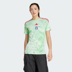 Koszulka Italy 25 (Women's Team) Away. Zielone bluzki Adidas, m, bez wzorów, z materiału, sportowe, bez kołnierzyka, bez ramiączek. W wyprzedaży za 314.30 zł.