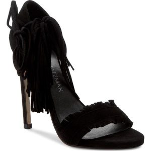 Sandały STUART WEITZMAN - Pompom Black Suede. Czarne sandały Stuart Weitzman, bez wzorów, ze skóry, eleganckie, bez obcasa, na obcasie, bez zapięcia. W wyprzedaży za 1,159.00 zł.