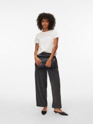 Vero Moda Koszulka w kolorze białym rozmiar: XL. Białe bluzki Vero Moda, xl, bez wzorów, z bawełny, bez kołnierzyka, bez ramiączek. Za 57.60 zł.