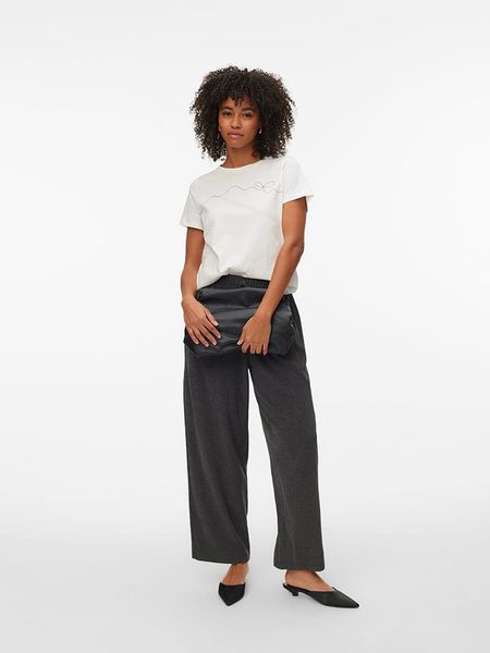 Vero Moda Koszulka w kolorze białym rozmiar: L. Białe bluzki Vero Moda, l, bez wzorów, z bawełny, bez kołnierzyka, bez ramiączek. Za 57.60 zł.