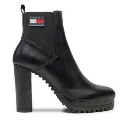 Botki Tommy Jeans. Czarne botki Tommy Jeans, bez wzorów, z jeansu, bez obcasa, na słupku, bez zapięcia. Za 749.99 zł.
