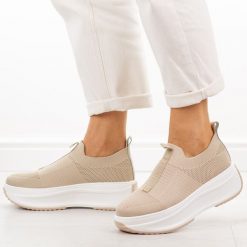 Beżowe sportowe buty damskie Filippo Dp7552/26. Brązowe obuwie sportowe Filippo, na lato, z dresówki, bez zapięcia, trekkingowe. Za 199.00 zł.