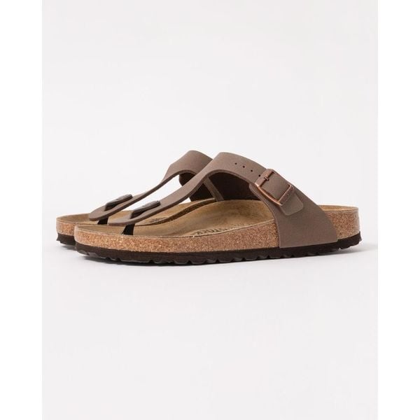 Japonki damskie Birkenstock Gizeh Birkoflor. Brązowe klapki Birkenstock, bez wzorów, z materiału, z otwartym noskiem, bez obcasa. Za 359.00 zł.