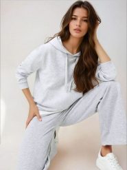 Bluza hoodie basic - szary. Szare bluzy Sinsay, l, bez wzorów, bez kaptura. Za 35.99 zł.
