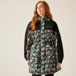 Płaszcz turystyczny damski Regatta Cailar CLR przeciwdeszczowy. Czarne płaszcze Regatta, bez wzorów, bez kaptura. Za 1,149.99 zł.