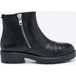 Vagabond - Botki. Czarne botki Vagabond, bez wzorów, z materiału, bez obcasa, na obcasie, bez zapięcia. W wyprzedaży za 439.90 zł.