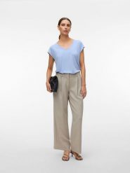 Vero Moda Koszulka w kolorze błękitnym rozmiar: S. Niebieskie bluzki Vero Moda, s, bez wzorów, bez kołnierzyka, bez ramiączek. Za 60.99 zł.