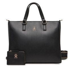 Torebka Tommy Hilfiger. Czarne torebki klasyczne TOMMY HILFIGER, bez wzorów, bez dodatków. Za 399.99 zł.