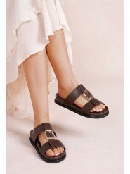 Foreverfolie Klapki w kolorze brązowym rozmiar: 36. Brązowe klapki Foreverfolie, bez wzorów, z otwartym noskiem, bez obcasa. Za 100.99 zł.