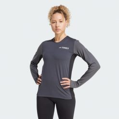 Koszulka z długim rękawem Multi Synthetic Base Layer. Szare bluzki Adidas, uniwersalny, bez wzorów, sportowe, bez kołnierzyka, bez ramiączek. Za 219.00 zł.