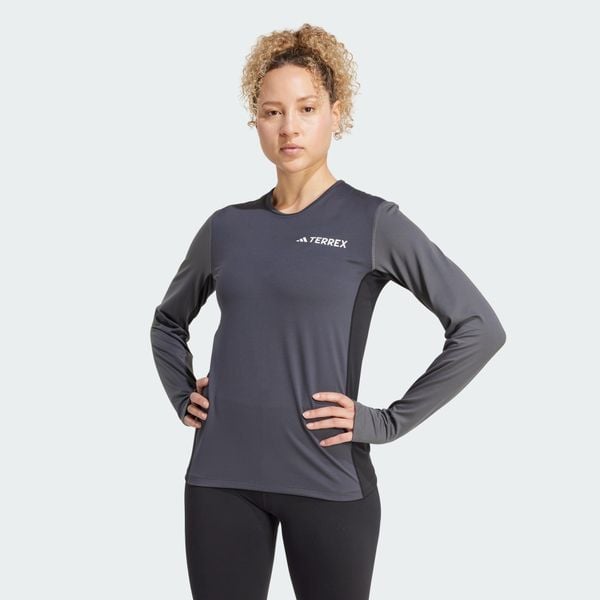 Koszulka z długim rękawem Multi Synthetic Base Layer. Szare bluzki Adidas, uniwersalny, bez wzorów, sportowe, bez kołnierzyka, bez ramiączek. W wyprzedaży za 142.35 zł.