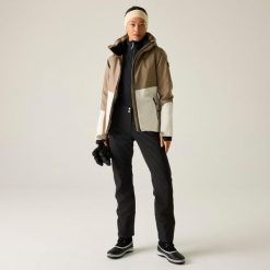 Damska wodoodporna kurtka narciarska Flurry II. Czerwone kurtki narciarskie Dare 2b, bez wzorów, bez kaptura, narciarskie. W wyprzedaży za 603.50 zł.